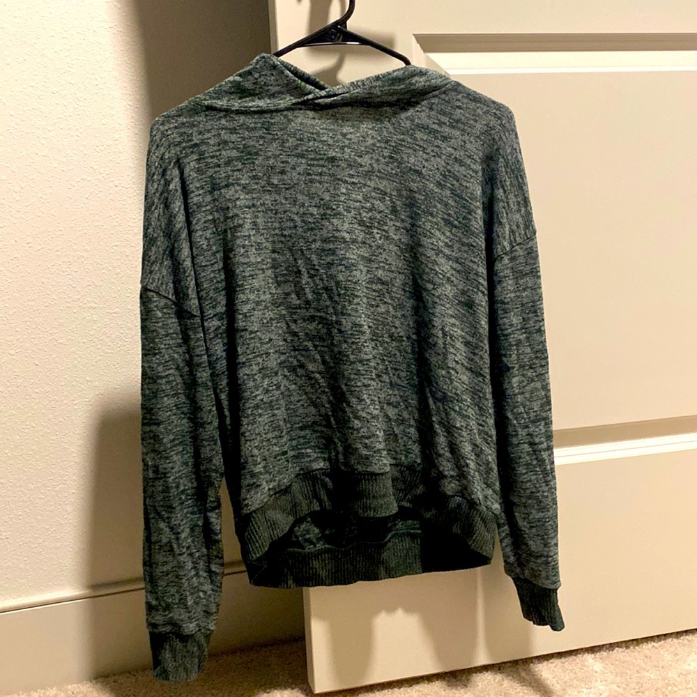 Green cropped hoodie